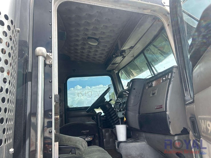 2005-kenworth-w900-image-40