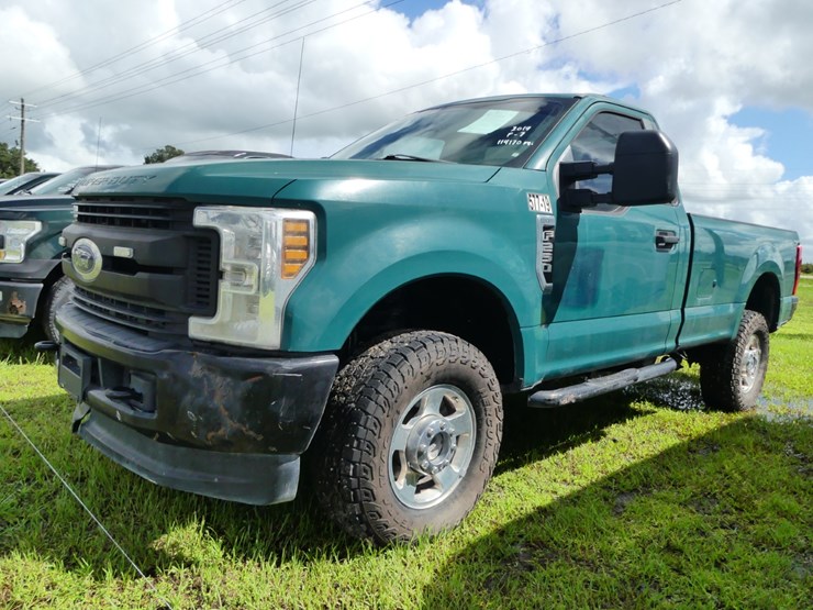 2019-ford-f250-xl-image-1