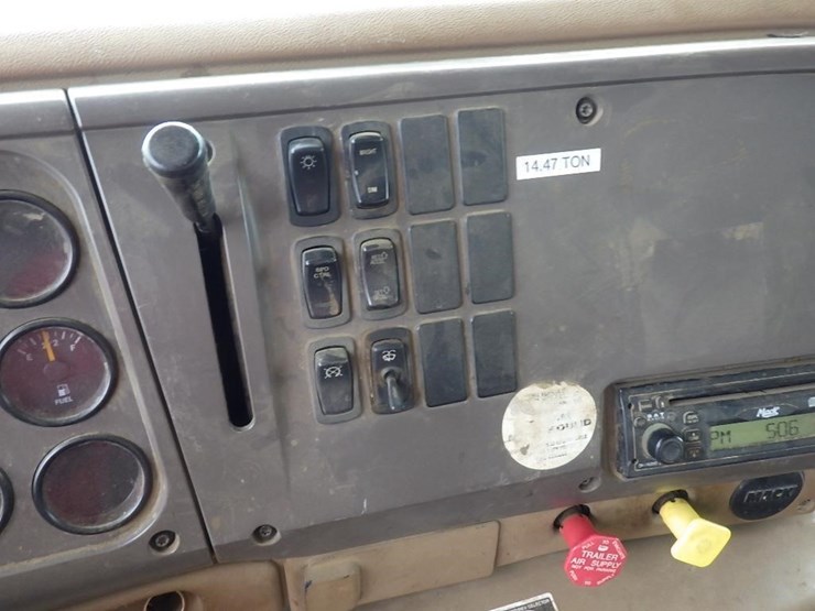 2005-mack-cv713-granite-15'-3-axle-dump-truck-image-30