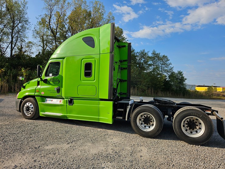 2017-freightliner-cascadia-125-image-8