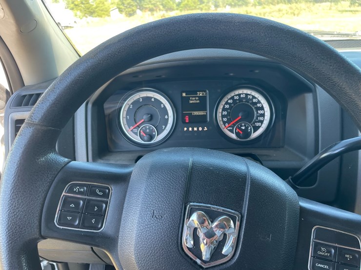 2017-dodge-3500-image-32