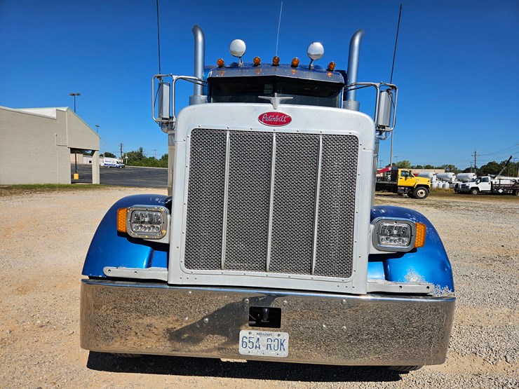2007-peterbilt-379-image-22