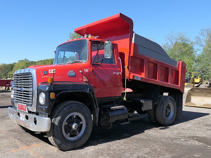 1979-ford-8000-image-1