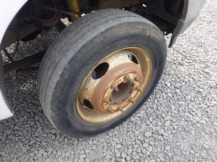 2004-ford-f550-image-27
