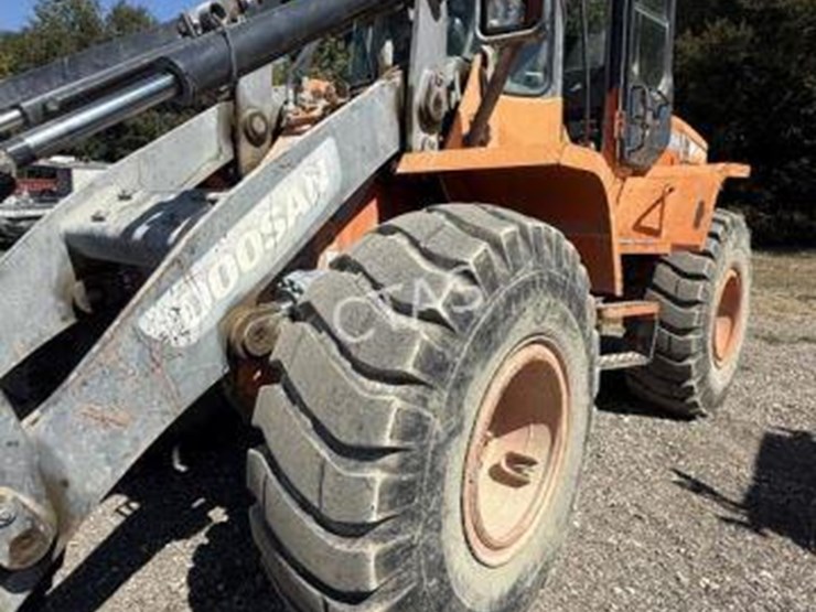 #221-•-doosan-wheel-loader-w/-bucket-image-9