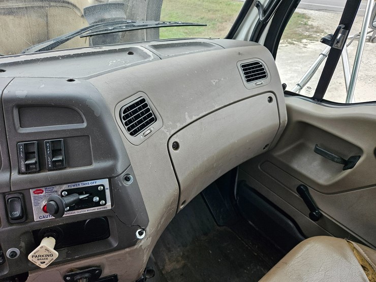 2008-sterling-l9500-image-56