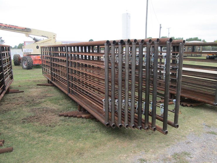 #62-•-(9)-freestanding-panels-&-(1)-gate-inv-#-29802-image-4