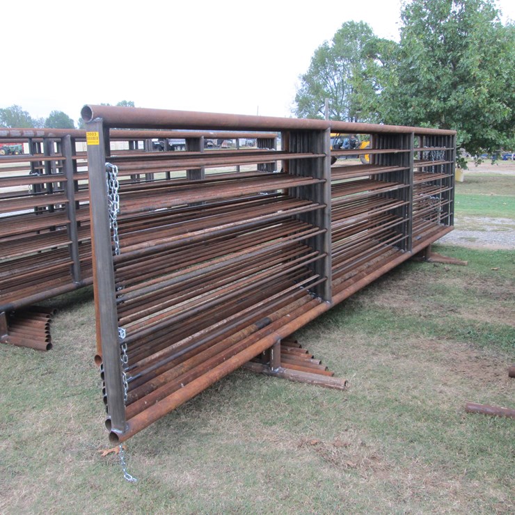 #63 • (9) Freestanding Panels & (1) Gate Inv # 29803