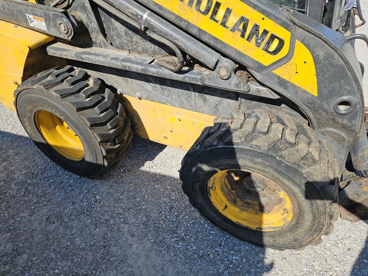 2014-new-holland-l223-image-10