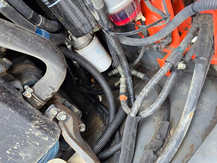 2019-kubota-ssv75-image-43