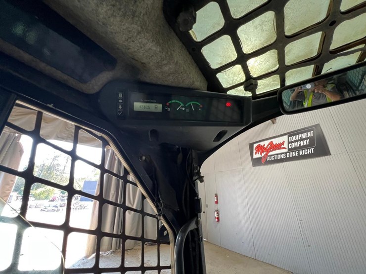 deere-323d-image-24