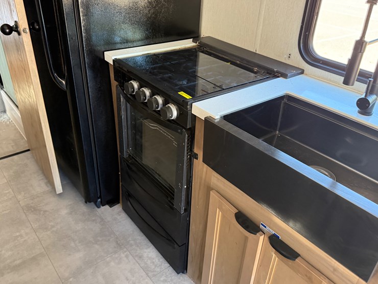 #6895-•-2024-forrest-river-timberwolf-mini-loft-camper-image-28