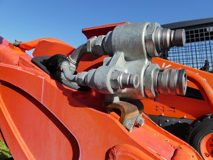 2017-kubota-ssv75-image-12