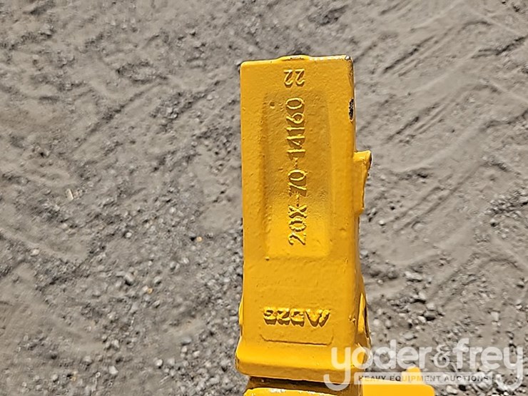 2025-caterpillar-305-image-11