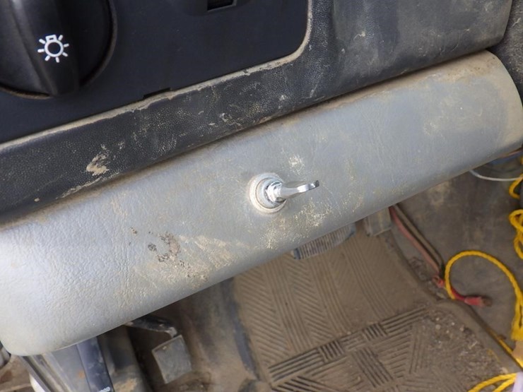 2004-ford-f550-image-22