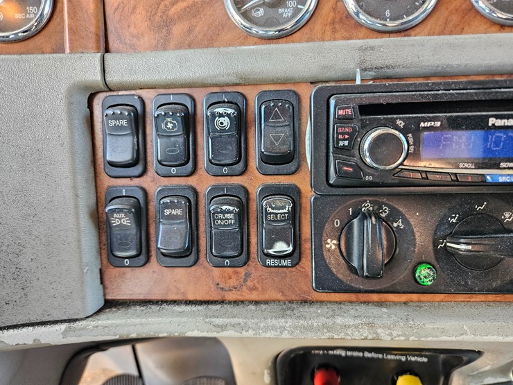 2007-peterbilt-379-image-55