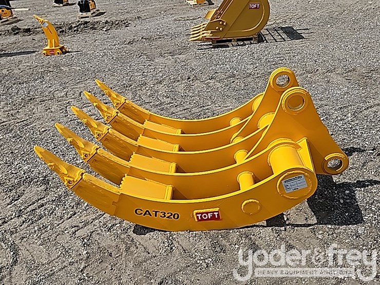 2025-caterpillar-320-image-2
