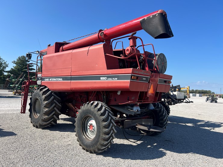 1990-case-ih-1660-image-19