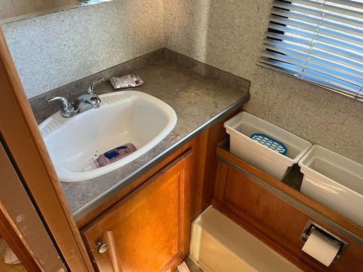 2005-gulf-stream-sun-voyager-motorhome-image-28