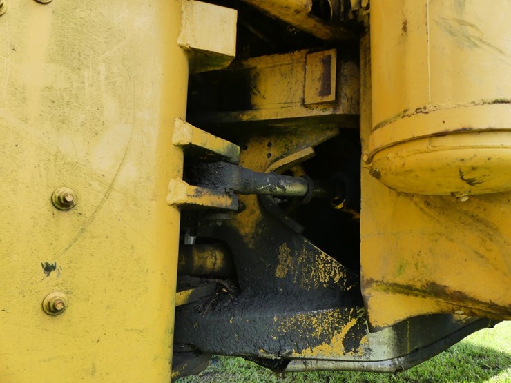 caterpillar-966-image-10