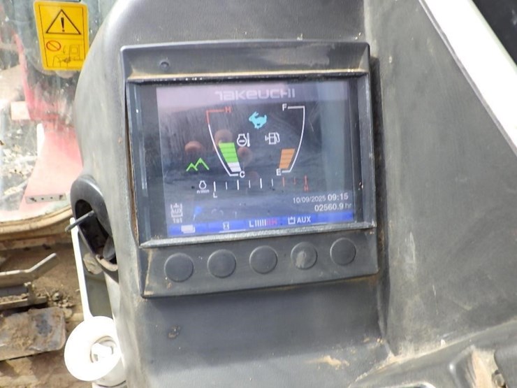 takeuchi-tb240-image-47