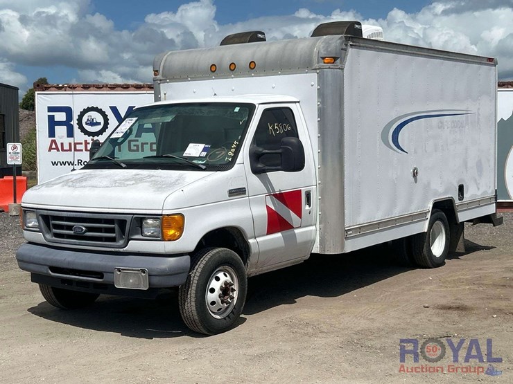 2006-ford-e350-image-1