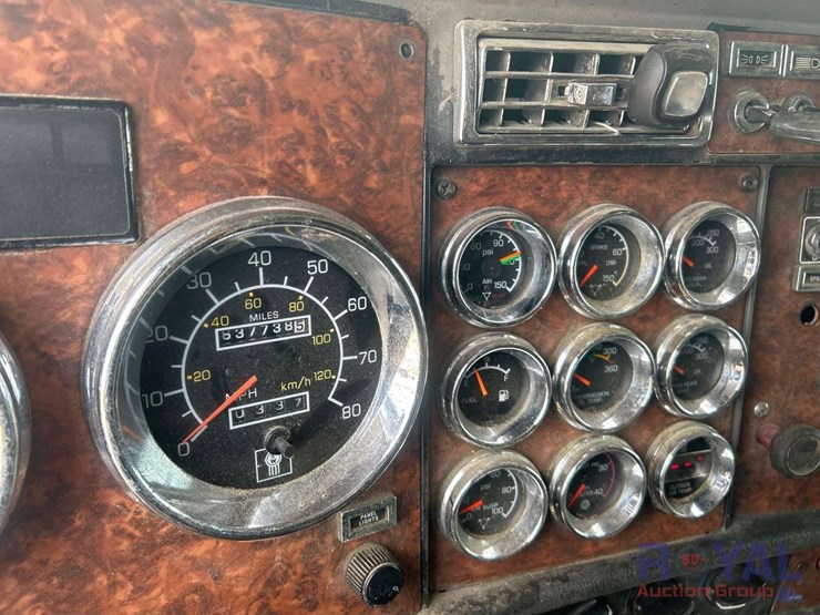 2005-kenworth-w900-image-9