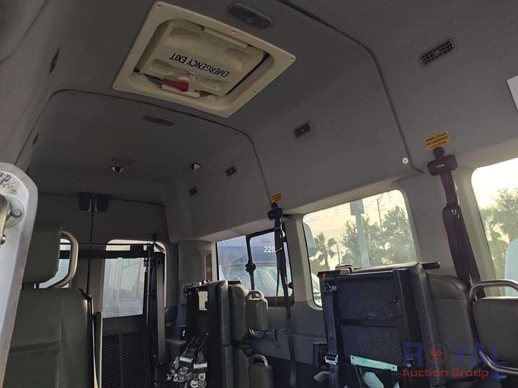 2017-ford-transit-image-25