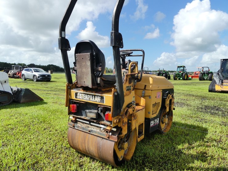 caterpillar-cb-114-image-3