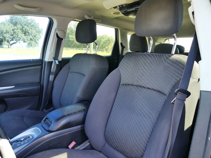 2012-dodge-journey-image-11