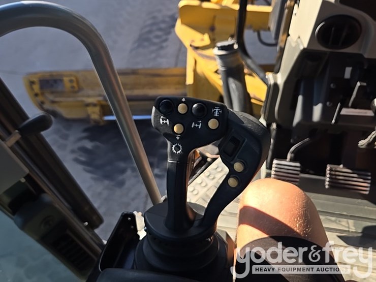 2016-caterpillar-140m3-image-90