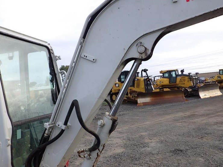 takeuchi-tb240-image-18
