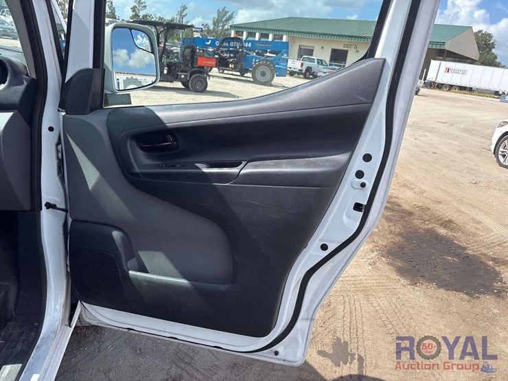 2017-nissam-nv200-cargo-van-image-20