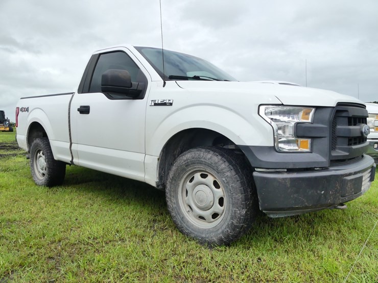 2017-ford-f150-xl-image-1