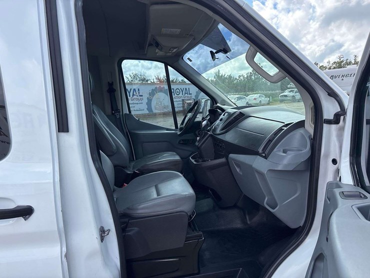 2015-ford-transit-image-26