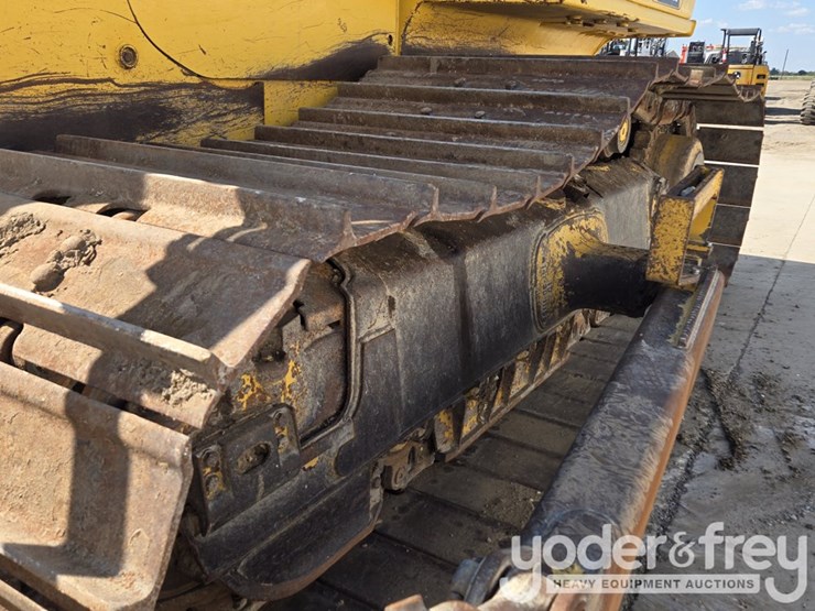 2022-komatsu-d65px-18-image-15