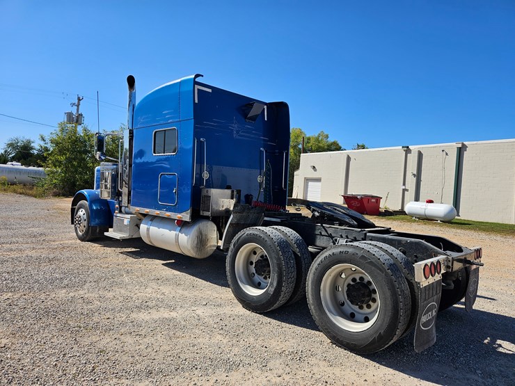 2007-peterbilt-379-image-10