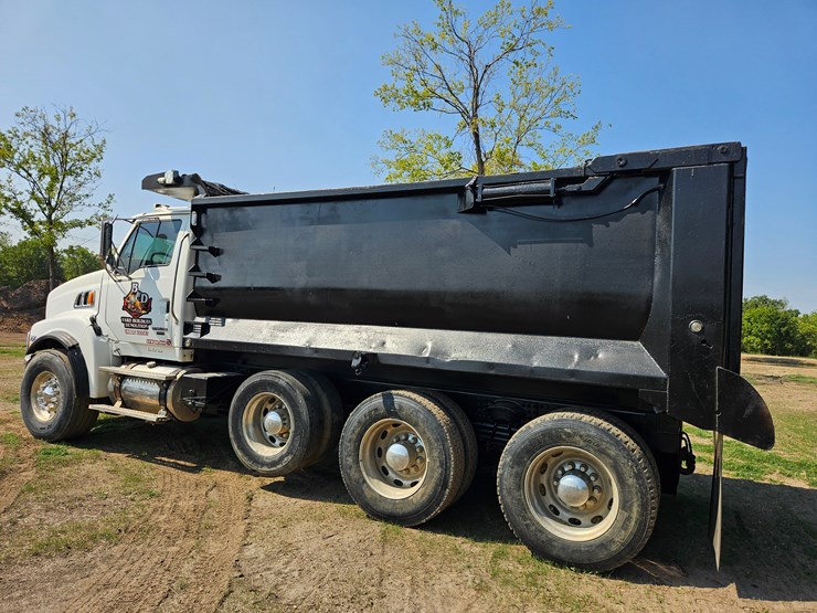 2006-sterling-l9500-image-11