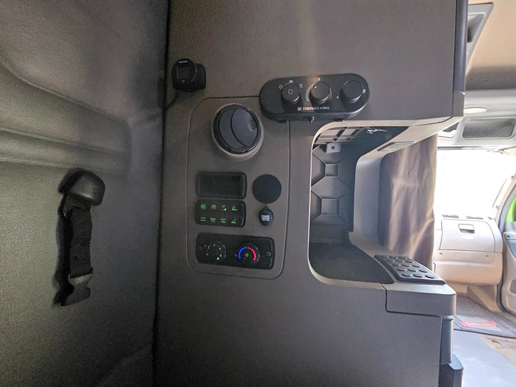 2017-freightliner-cascadia-125-image-69