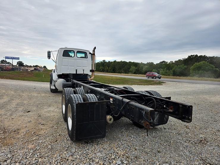 2008-sterling-l9500-image-13