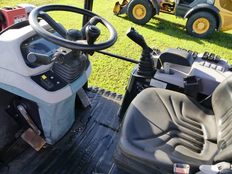 2021-kubota-r540-image-12