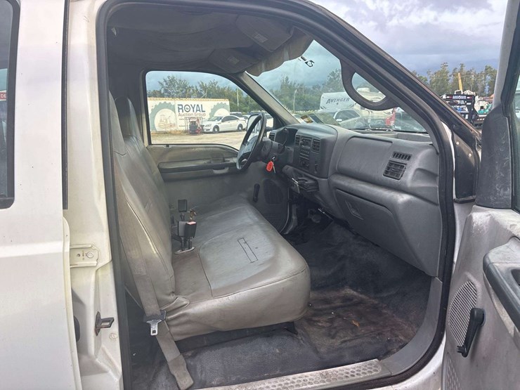 2002-ford-f550-image-29