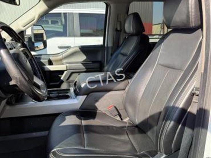 2021-ford-f350-image-27