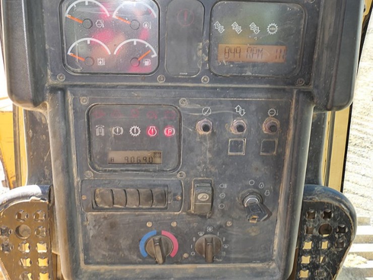 2004-caterpillar-d5n-image-33