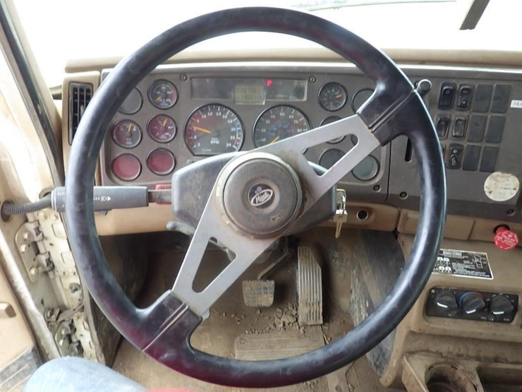 2005-mack-cv713-granite-15'-3-axle-dump-truck-image-27