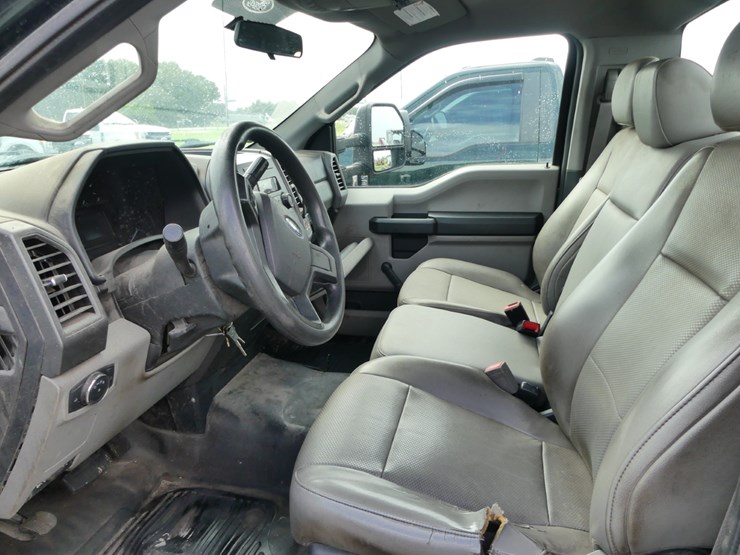 2019-ford-f350-xl-image-9