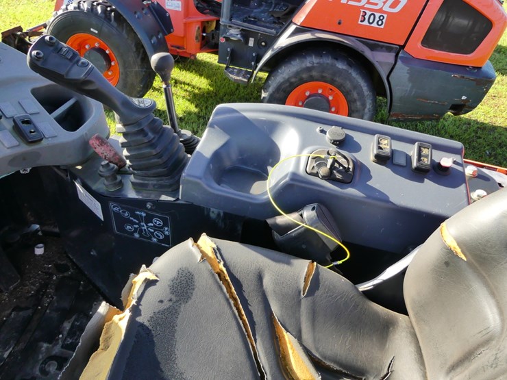 2019-kubota-r530-image-13