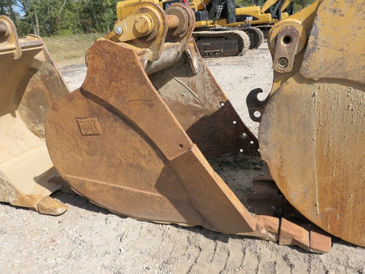 42''-bucket-for-cat-235-image-2