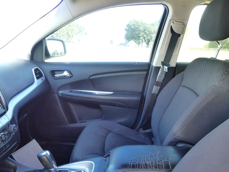 2012-dodge-journey-image-12