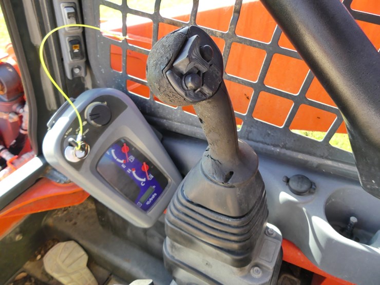 2017-kubota-ssv75-image-14